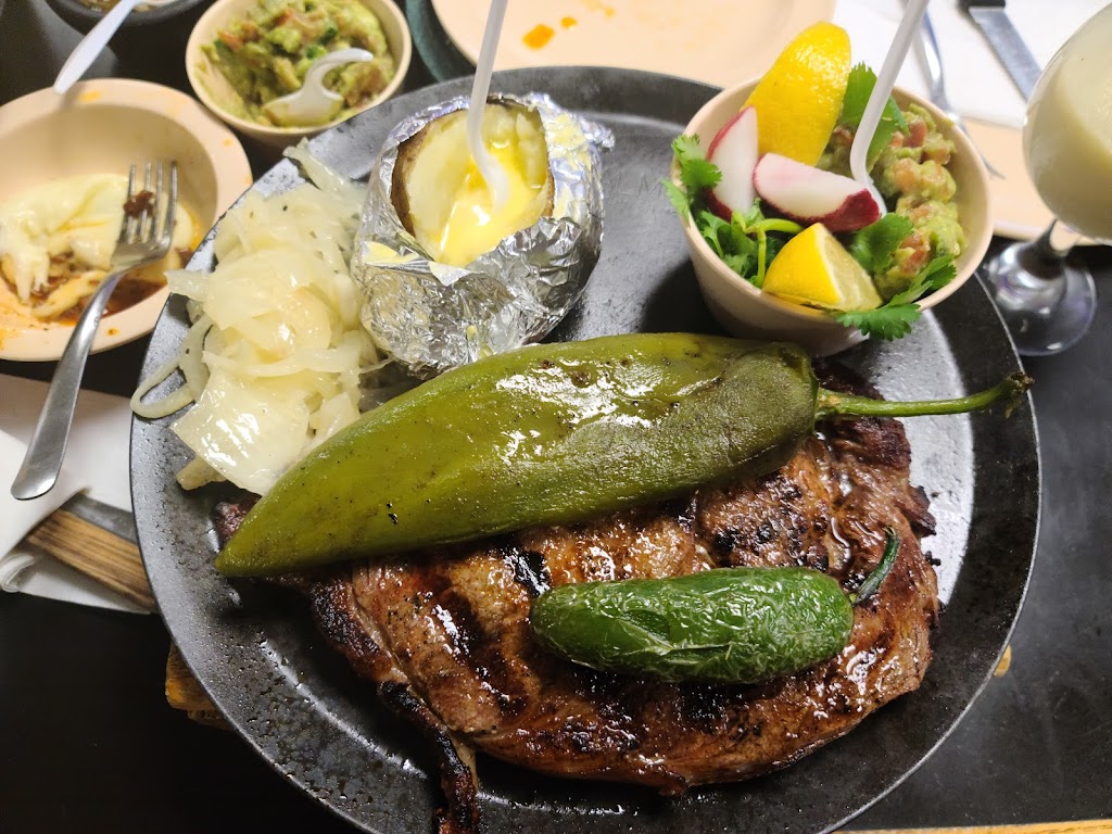 El Toro Bronco | restaurant | 8949 Dyer St, El Paso, TX 79904, USA | 9157590599 OR +1 915-759-0599