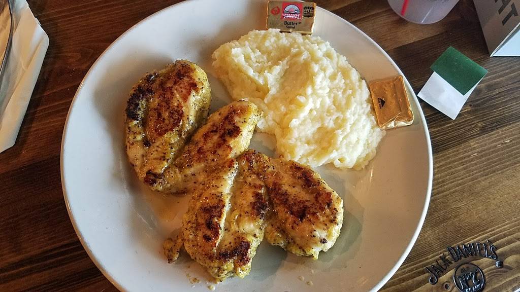 Shanahans Food & Spirits | night club | 1999 75th St, Woodridge, IL 60517, USA | 6309855945 OR +1 630-985-5945