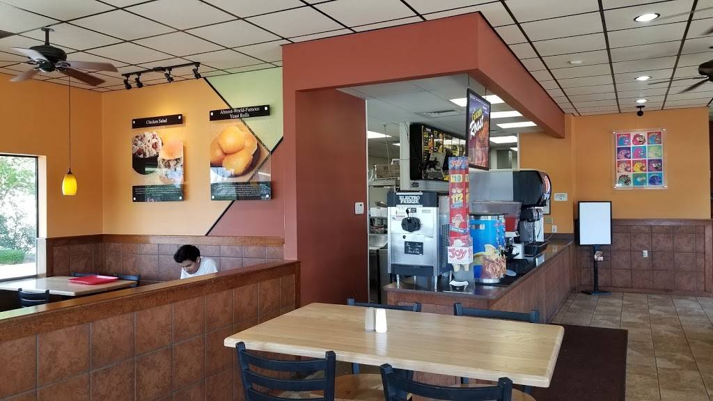 Golden Chick | meal takeaway | 405 Farm to Market 685, Hutto, TX 78634, USA | 5128462312 OR +1 512-846-2312