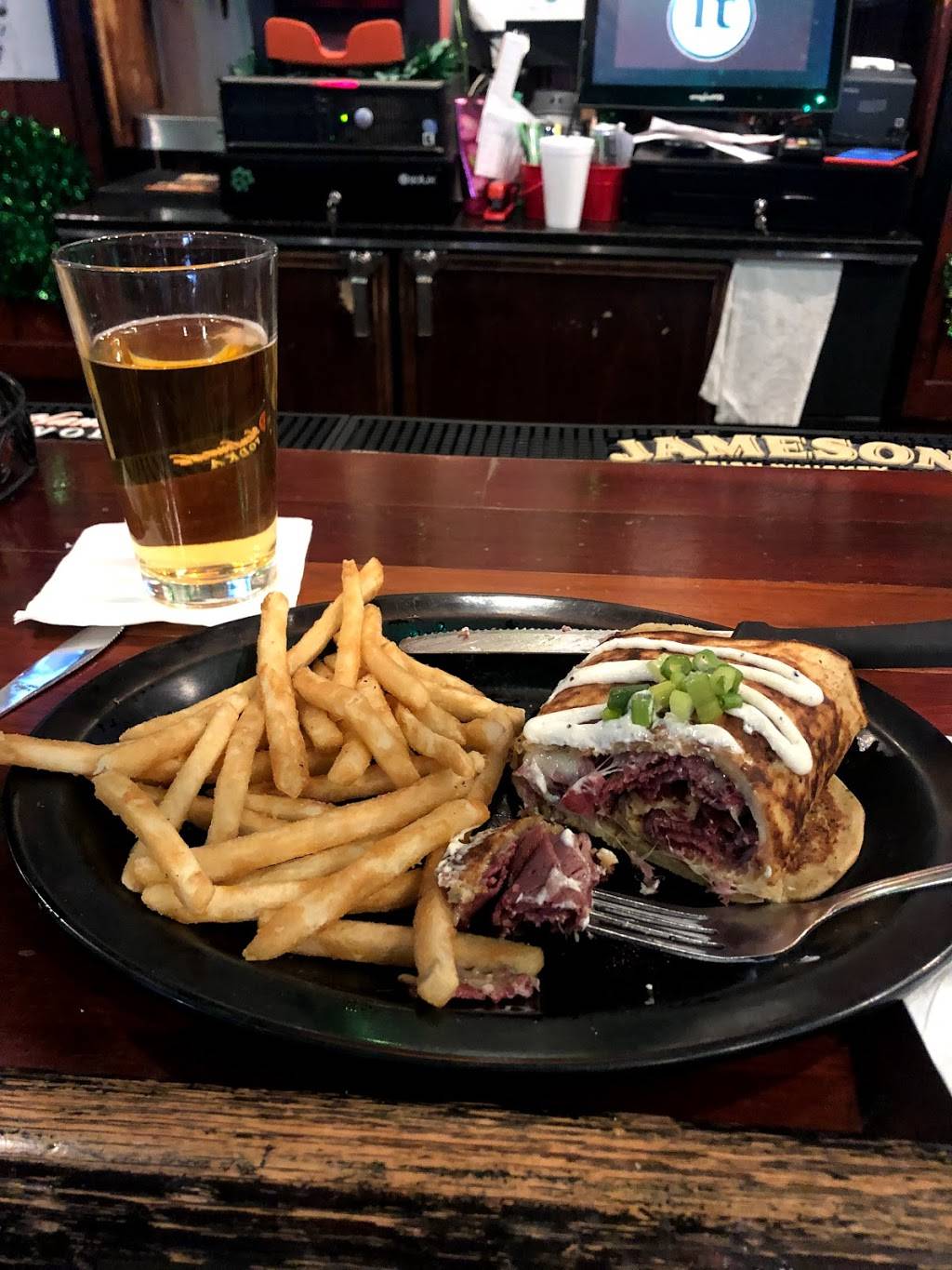 Irish Tavern | restaurant | 4703 Elizabeth Lake Rd, Waterford Twp, MI 48327, USA | 2486839056 OR +1 248-683-9056