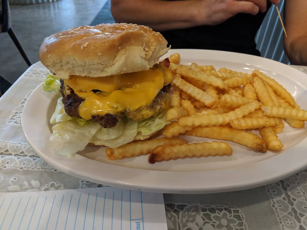 Bob & Wandas Wagon Wheel Café | restaurant | 5300 Alma Hwy, Van Buren, AR 72956, USA | 4792626606 OR +1 479-262-6606