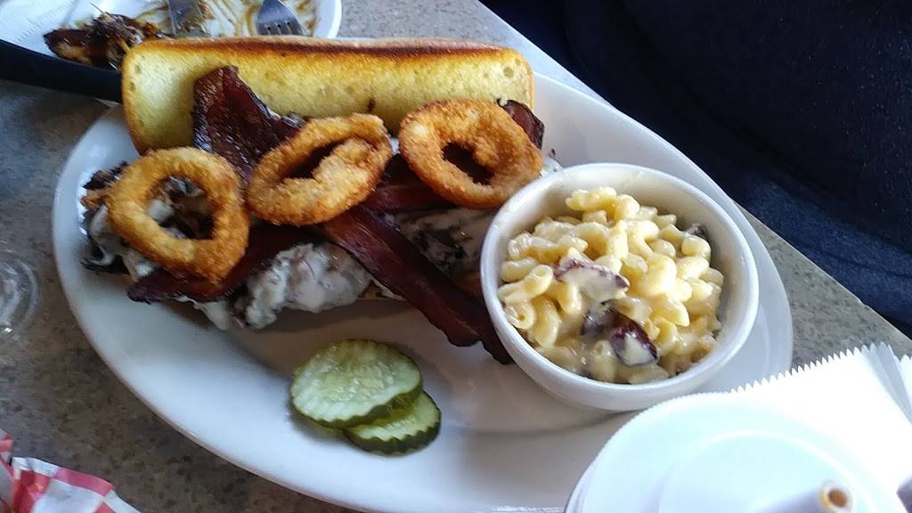 T. Bacon’s BBQ | restaurant | 3120 Packerland Dr, Ashwaubenon, WI 54115, USA | 9206324005 OR +1 920-632-4005