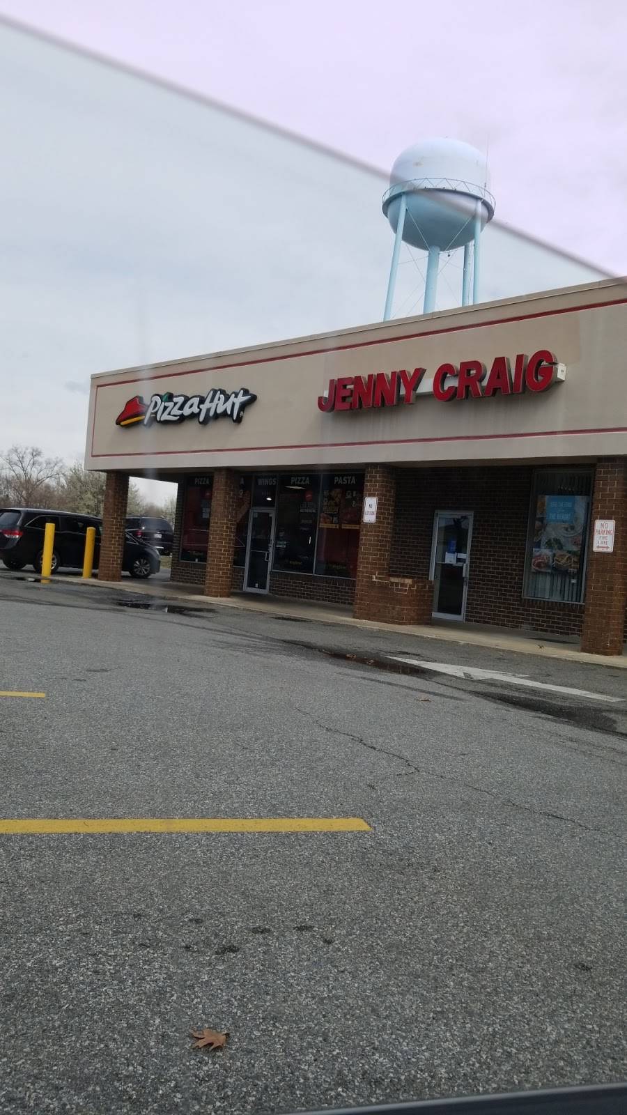 Pizza Hut | restaurant | 3220 Crain Hwy, Waldorf, MD 20603, USA | 3016455333 OR +1 301-645-5333