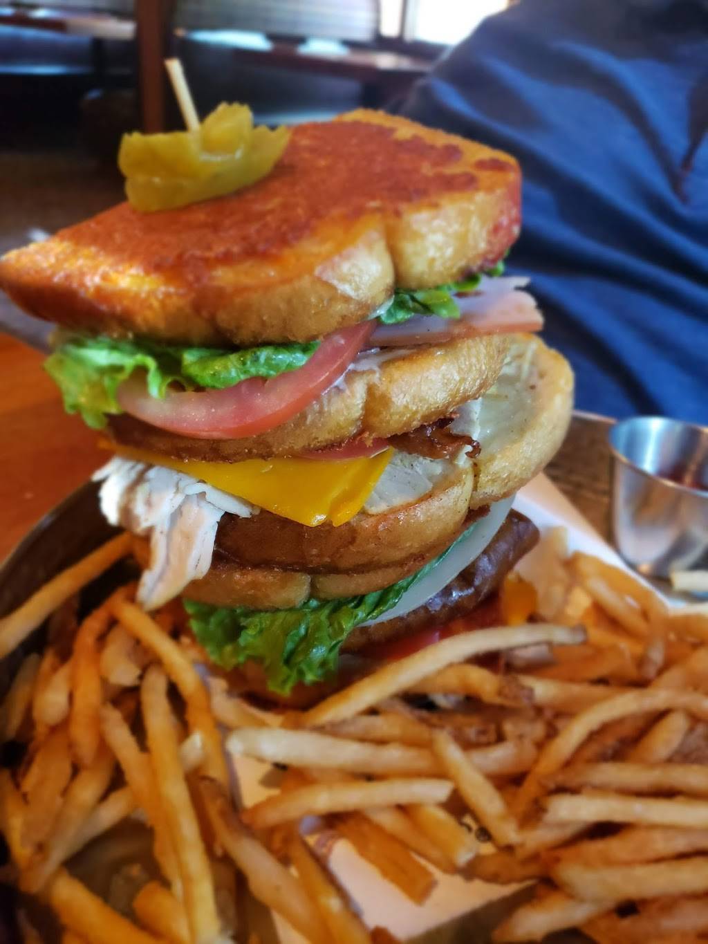 Claim Jumper Restaurants | restaurant | 601 N Green Valley Pkwy, Henderson, NV 89074, USA | 7029330880 OR +1 702-933-0880