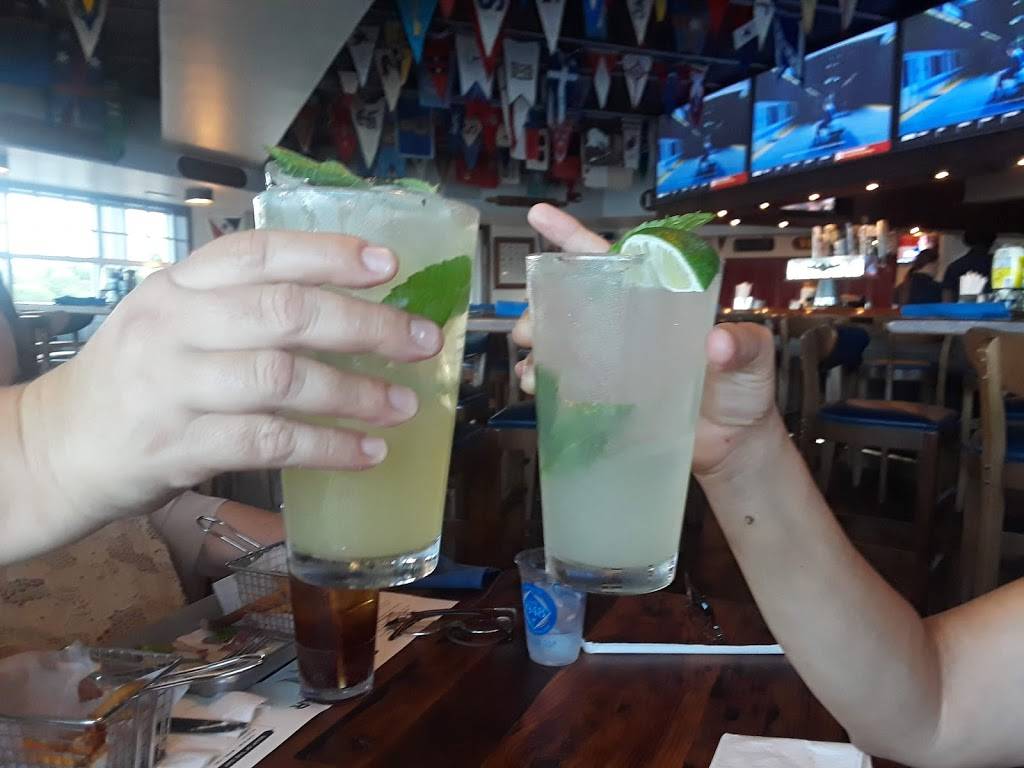 Burgee Bar | restaurant | Fishing Village Dr, Key Largo, FL 33037, USA | 3053672611 OR +1 305-367-2611