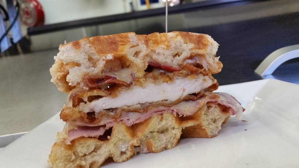 Thoroughbreds Restaurant | restaurant | 9706 N Kings Hwy, Myrtle Beach, SC 29572, USA | 8434972636 OR +1 843-497-2636