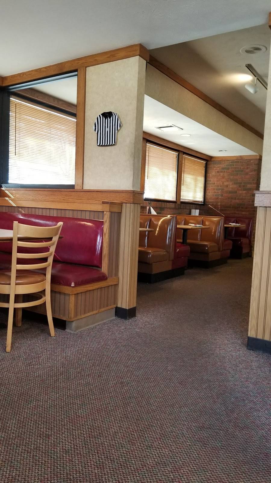 Pizza Hut | restaurant | 544 Water St, Chardon, OH 44024, USA | 4402854454 OR +1 440-285-4454