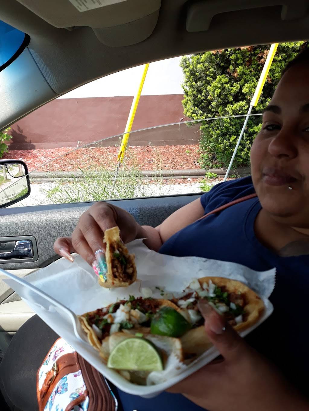 Taqueria Campechano | restaurant | 18 W Greenfield Ave, Milwaukee, WI 53204, USA | 4142153159 OR +1 414-215-3159