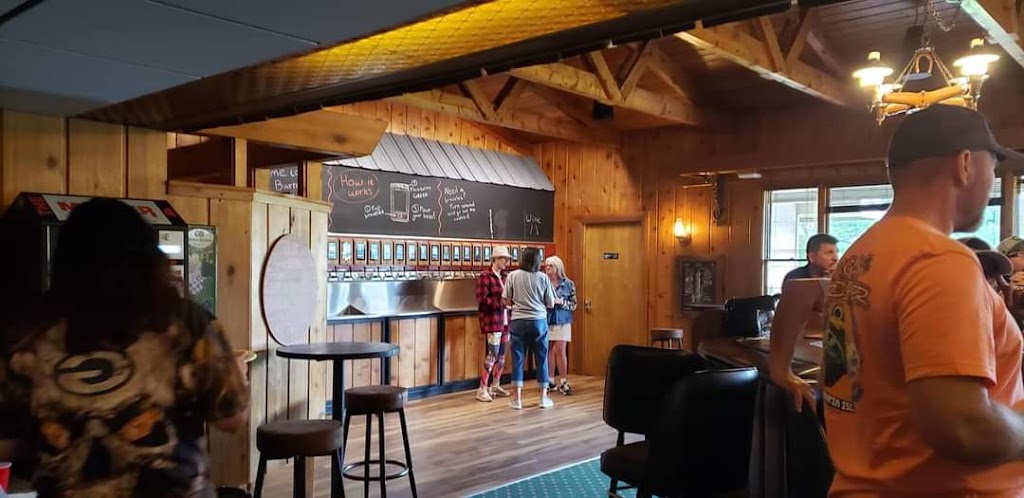 Holiday Lodge Resort | restaurant | 10555 Freedom Rd, Tomah, WI 54660, USA | 6083729314 OR +1 608-372-9314