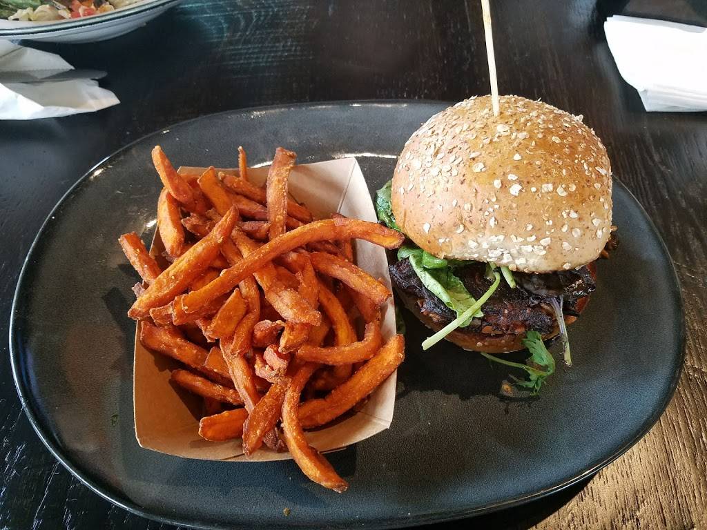 Walk-Ons Sports Bistreaux | restaurant | 50 Town Center Pkwy, Slidell, LA 70458, USA | 9856399891 OR +1 985-639-9891