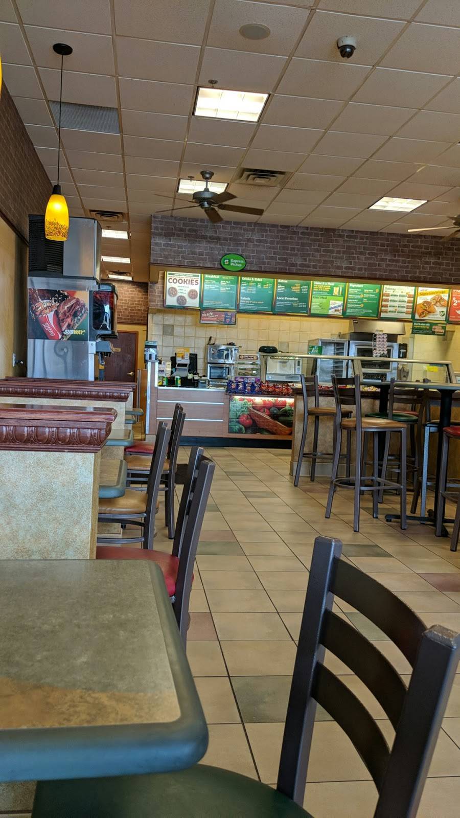 Subway | restaurant | 360 St Croix Trail S, Lakeland, MN 55043, USA | 6514363656 OR +1 651-436-3656