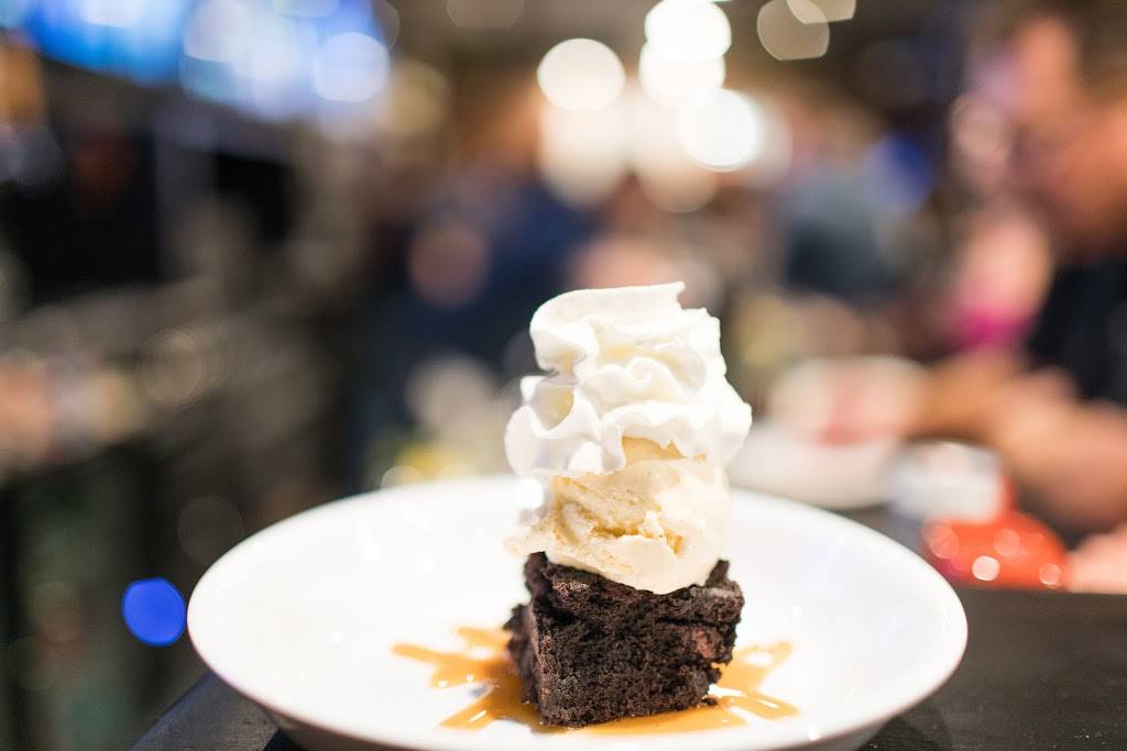 Railers Sports Tavern | restaurant | 90 Commercial St, Worcester, MA 01608, USA | 7744207636 OR +1 774-420-7636