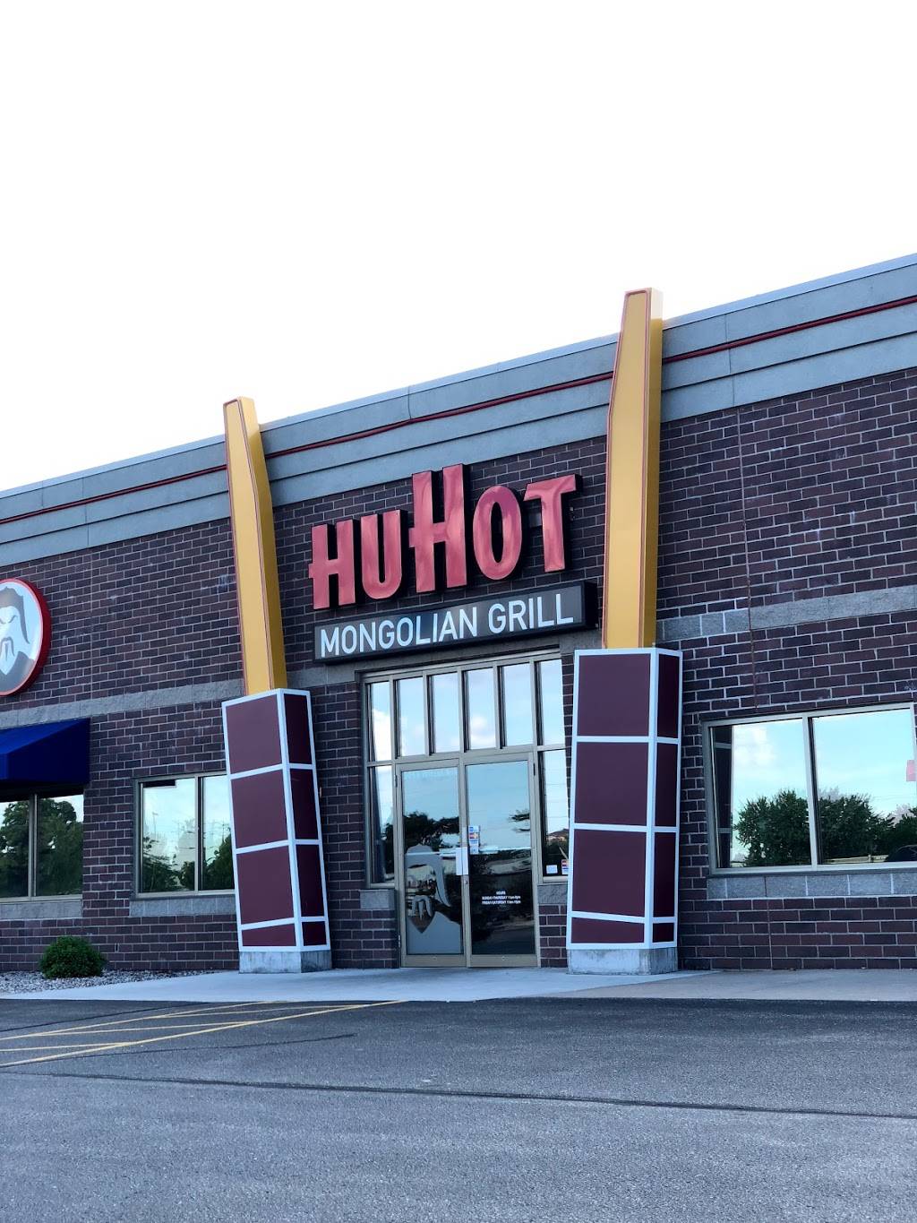 HuHot Mongolian Grill | restaurant | 2059 Witzel Ave, Oshkosh, WI 54904, USA | 9202375555 OR +1 920-237-5555