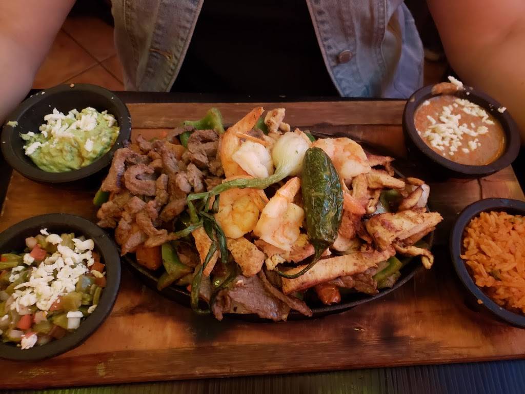 El Pescador | restaurant | 636 N Euclid Ave, Ontario, CA 91762, USA | 9099868886 OR +1 909-986-8886