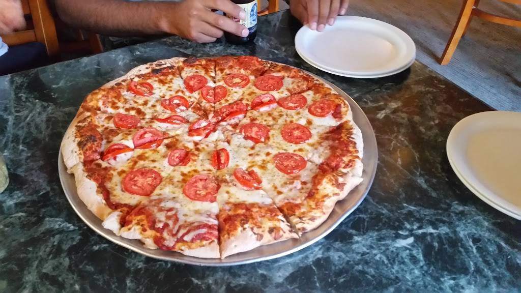Two Guys Pizza Pies | restaurant | 18955 Ferretti Rd, Groveland, CA 95321, USA | 2099624897 OR +1 209-962-4897