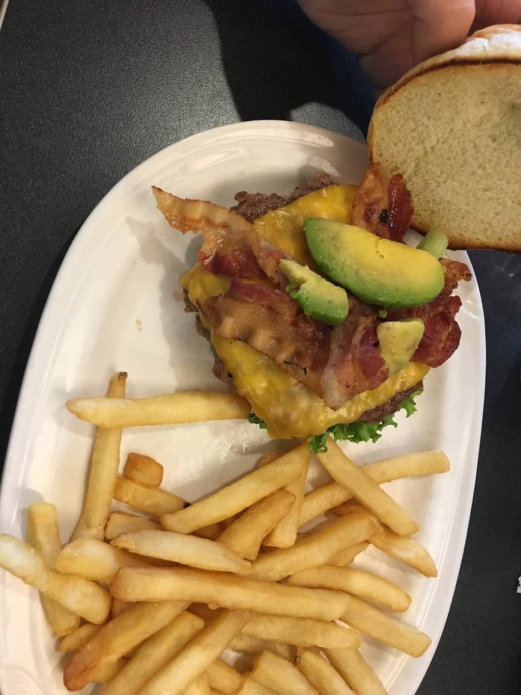 Friendlys | restaurant | 1021 Main St, South Weymouth, MA 02190, USA | 7813378877 OR +1 781-337-8877