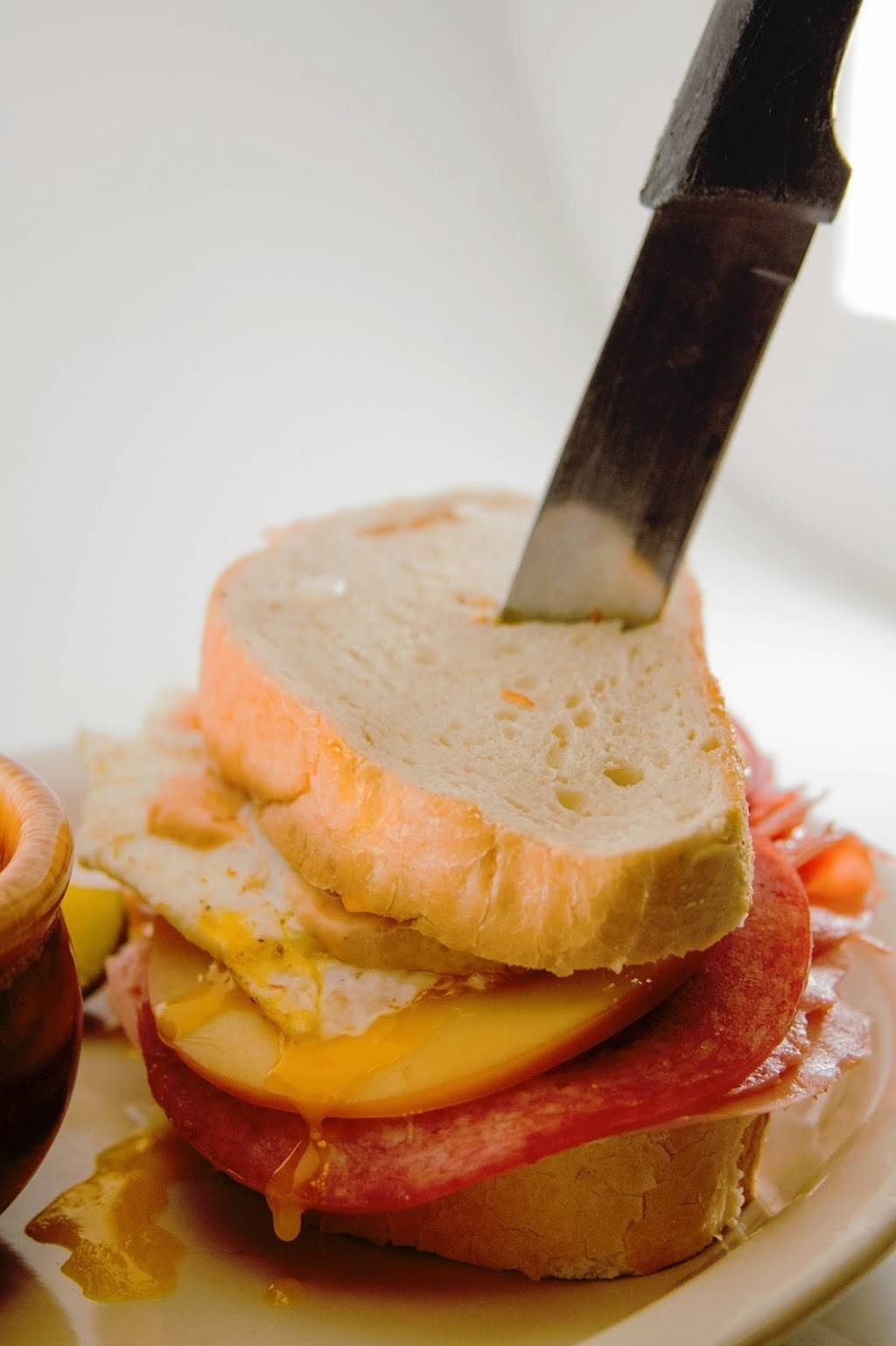 Johnny Js Pub & Grille, Lakes | restaurant | 3333 Manchester Rd # 3, Akron, OH 44319, USA | 3306447229 OR +1 330-644-7229