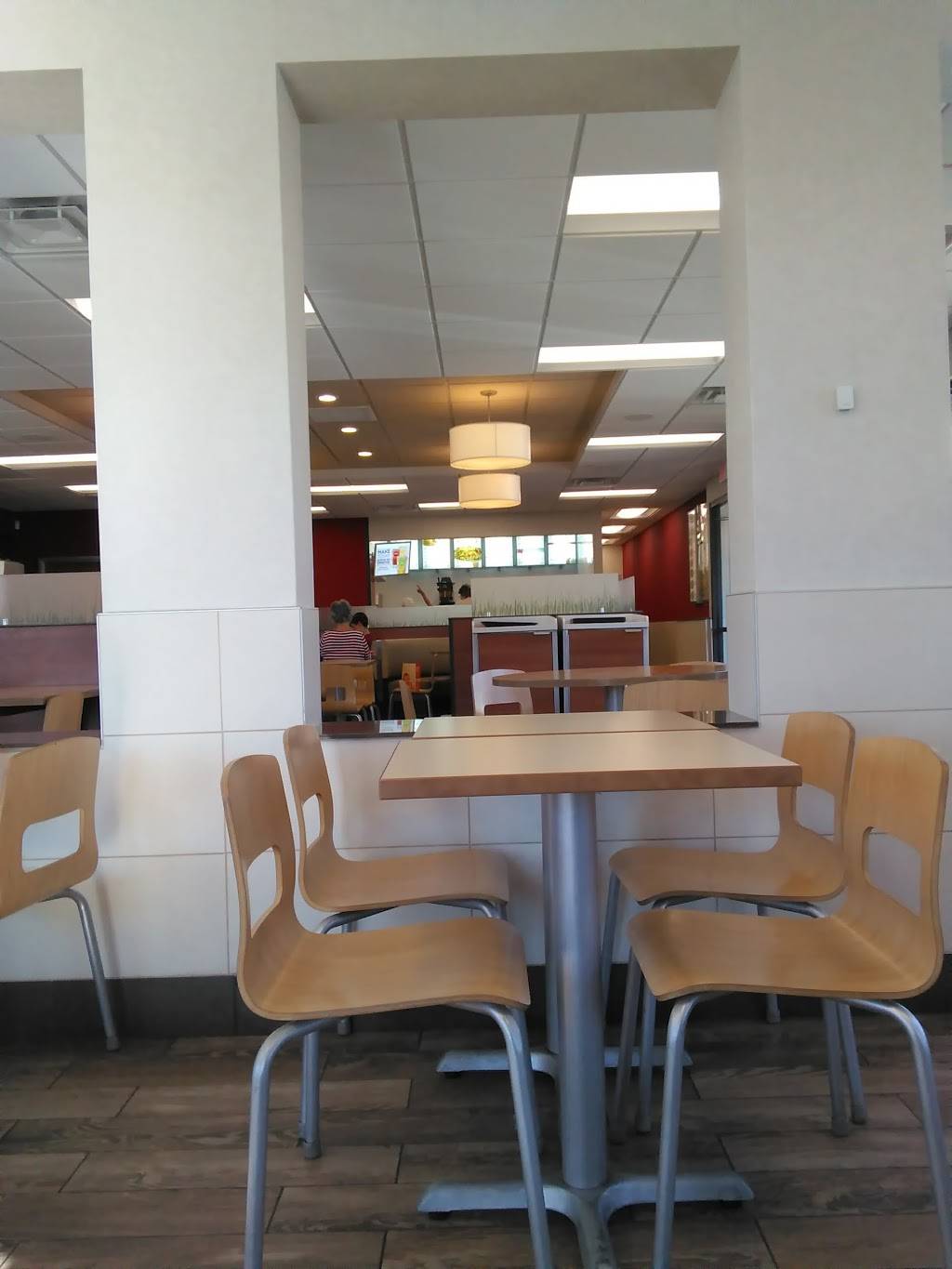 Wendys | restaurant | 524 S Memorial Dr, New Castle, IN 47362, USA | 7655214933 OR +1 765-521-4933