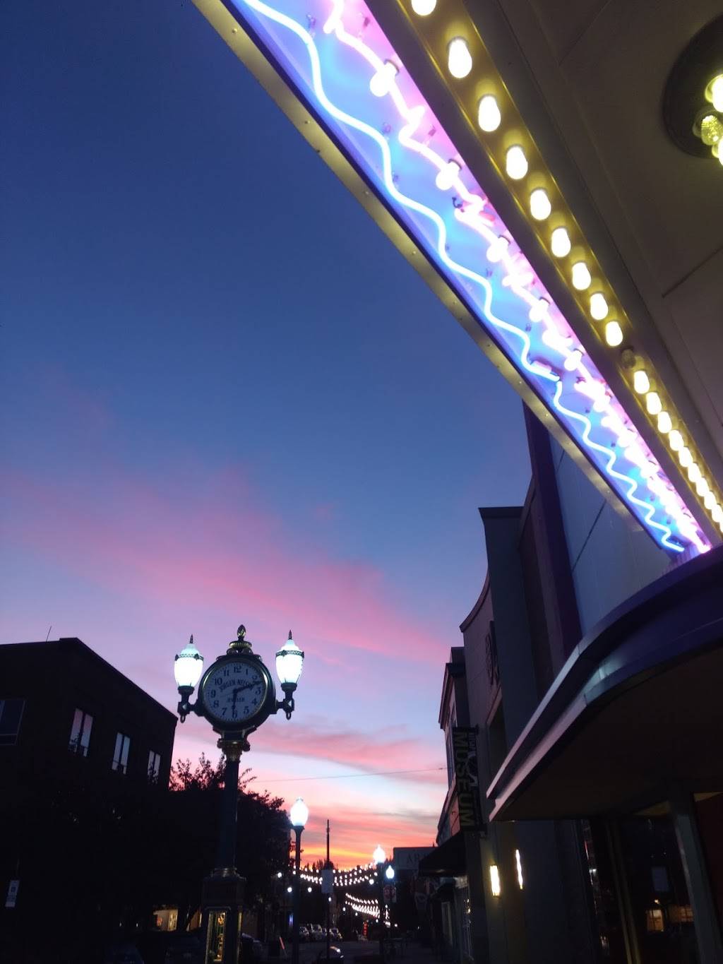 Historic Roxy Theatre | meal takeaway | 270 4th St, Bremerton, WA 98337, USA | 3606277409 OR +1 360-627-7409