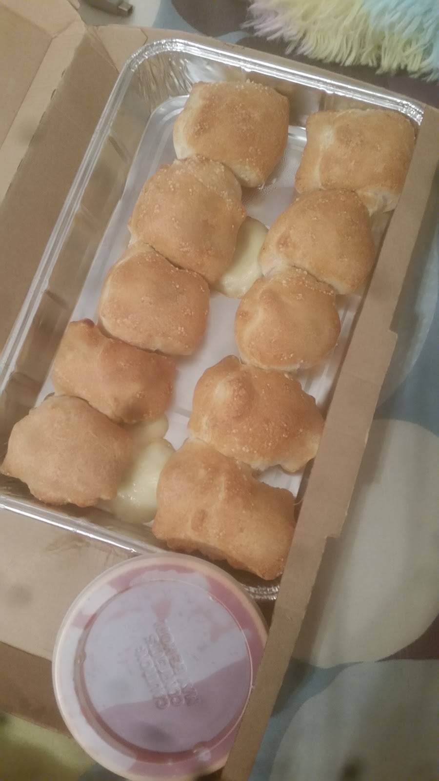 Pizza Hut | restaurant | 10616 Lorain Ave, Cleveland, OH 44111, USA | 2166718747 OR +1 216-671-8747