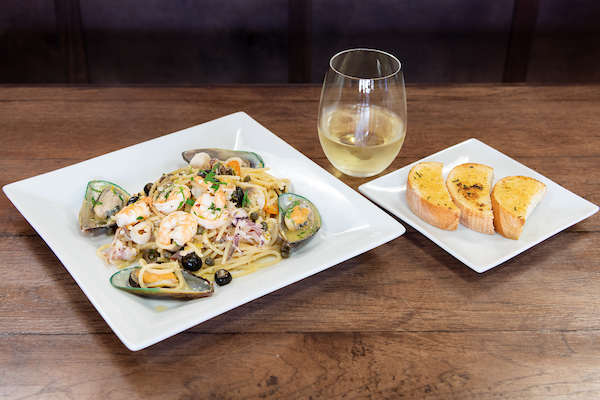 Three Italian Restaurant | restaurant | 721 Texas St, Fairfield, CA 94533, USA | 7076734129 OR +1 707-673-4129