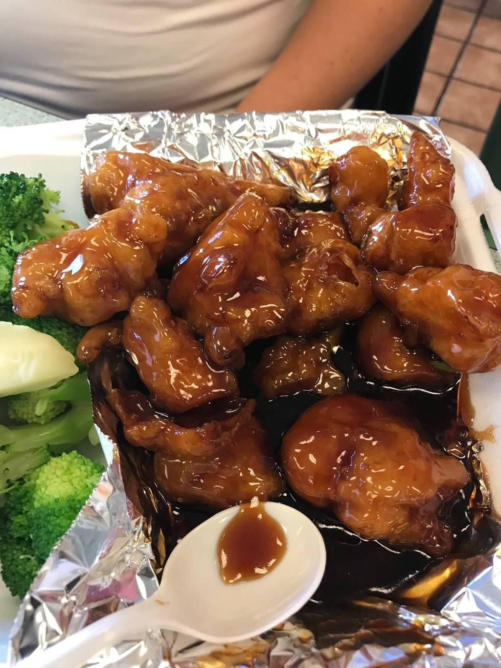 Chef Mings Kitchen | restaurant | 12239 CA-2, Los Angeles, CA 90025, USA | 3102075496 OR +1 310-207-5496