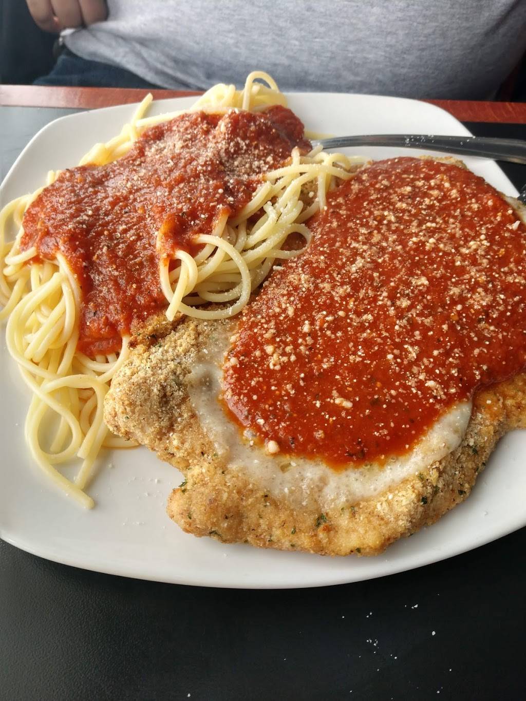 Foxys | restaurant | 18187 Reed Point Rd, Fishers Landing, NY 13641, USA | 3156863781 OR +1 315-686-3781