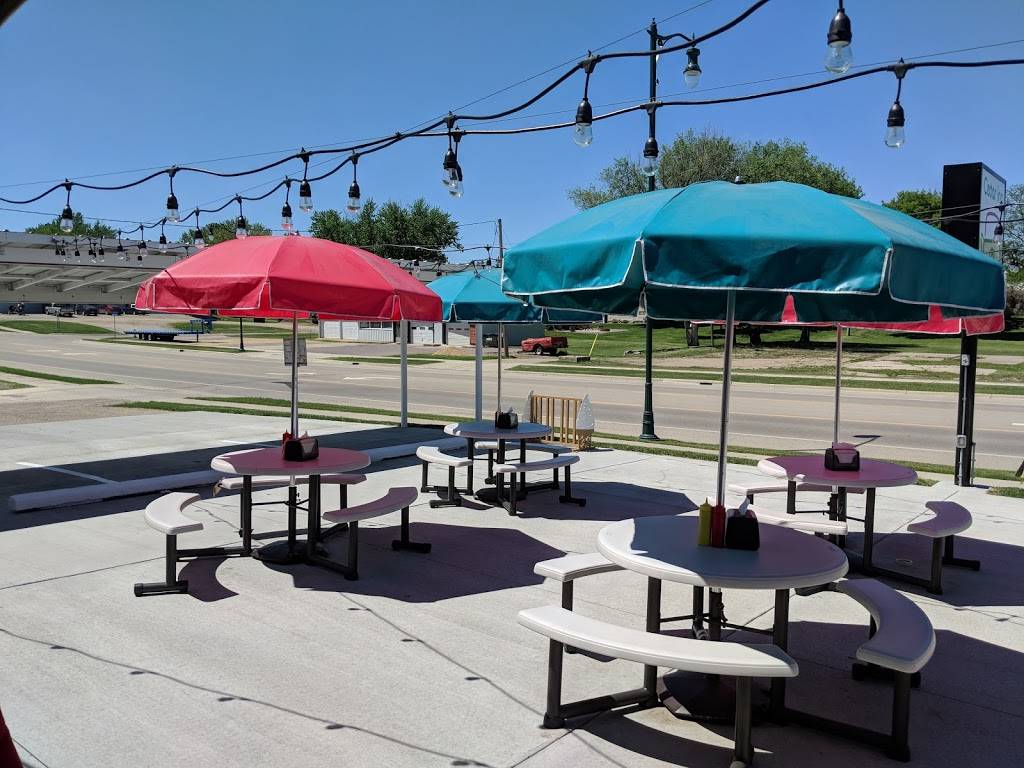 Cedar Inn Drive-In | restaurant | 324 N Grove St, Blue Earth, MN 56013, USA | 5075265612 OR +1 507-526-5612