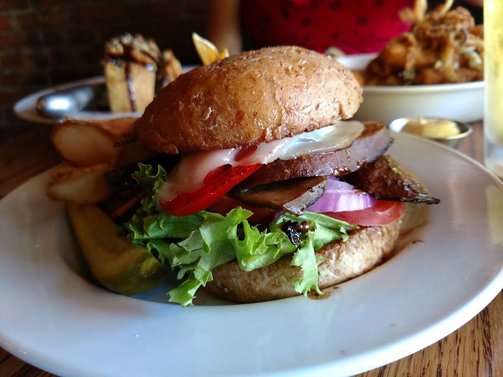 Roccos Bar & Grill | restaurant | 546 Market St, Colusa, CA 95932, USA | 5304588646 OR +1 530-458-8646