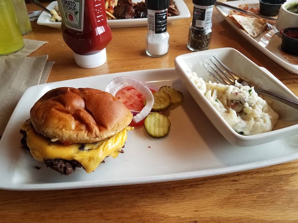 Applebees Grill + Bar | restaurant | 3 Dudley Farms Ln, Charleston, WV 25309, USA | 3047442199 OR +1 304-744-2199