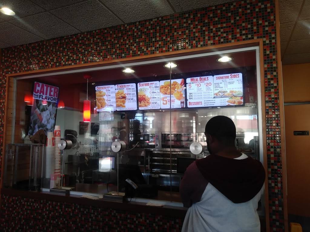 Popeyes Louisiana Kitchen | restaurant | 18592 E 9 Mile Rd, Eastpointe, MI 48021, USA | 5865101040 OR +1 586-510-1040