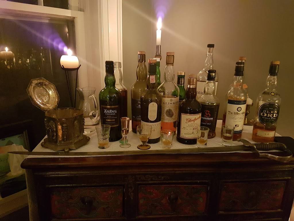 Fiddlers Dell Bar & Grill | restaurant | 781 Annette St, Toronto, ON M6S 2E4, Canada | 4167678882 OR +1 416-767-8882