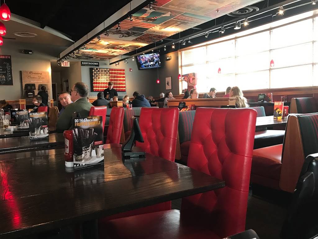 Red Robin Gourmet Burgers and Brews | restaurant | 9990 E 13th St N, Wichita, KS 67206, USA | 3164256300 OR +1 316-425-6300