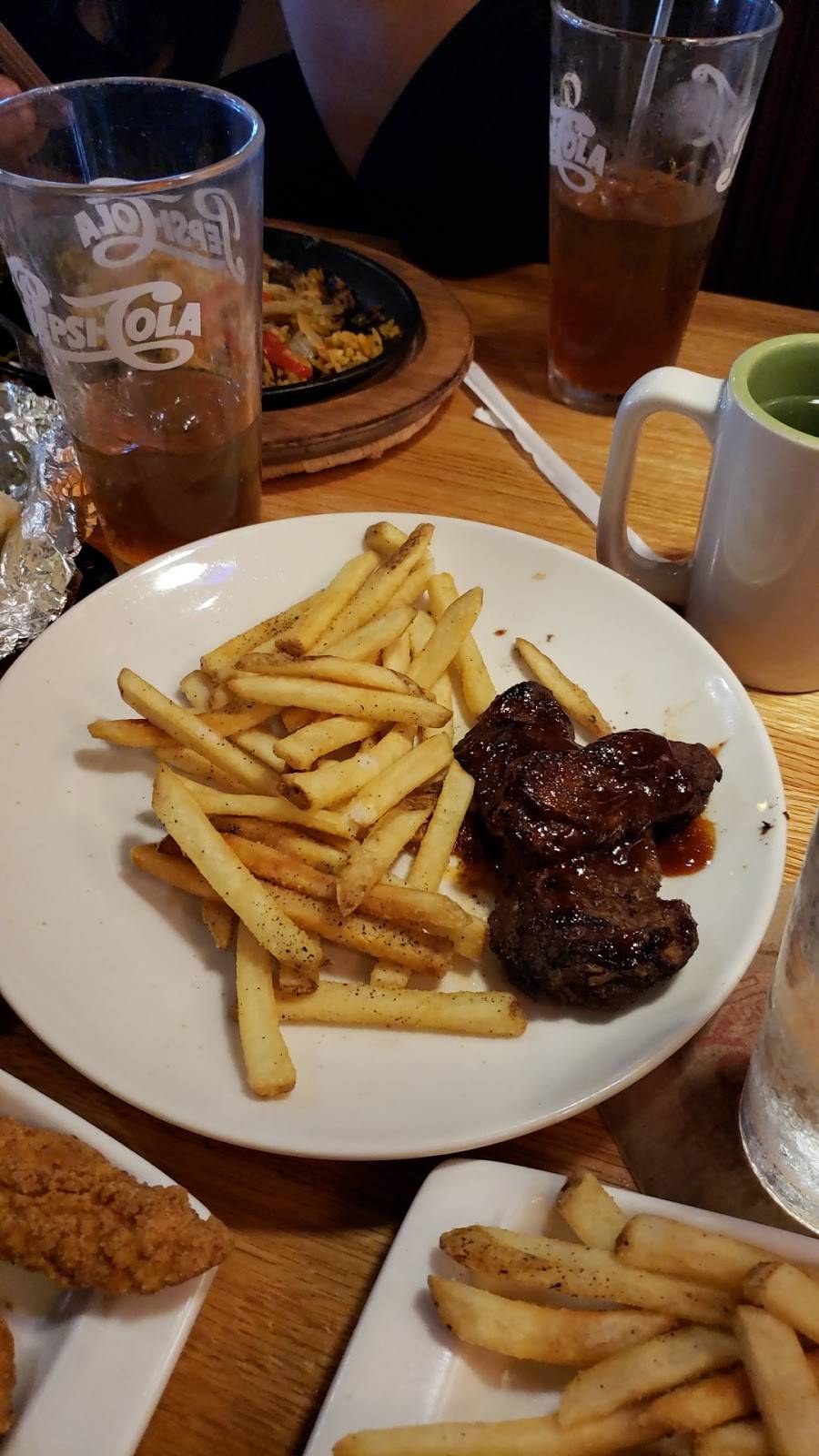 Applebees Grill + Bar | restaurant | 2152 Burnsville Center, Burnsville, MN 55306, USA | 9524352545 OR +1 952-435-2545