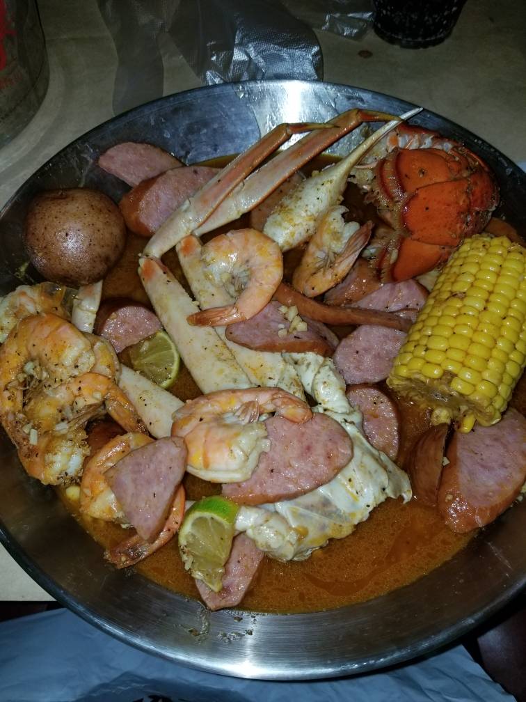 Hook & Reel Cajun Seafood & Bar | restaurant | 4680 Chippewa St, St. Louis, MO 63109, USA | 3142820770 OR +1 314-282-0770