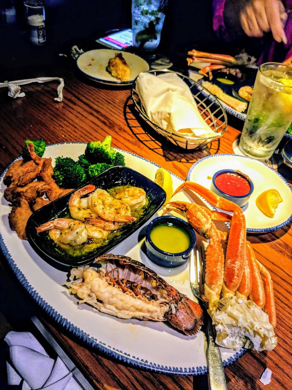 Red Lobster | restaurant | 4717 I-10, Baytown, TX 77521, USA | 2814215656 OR +1 281-421-5656