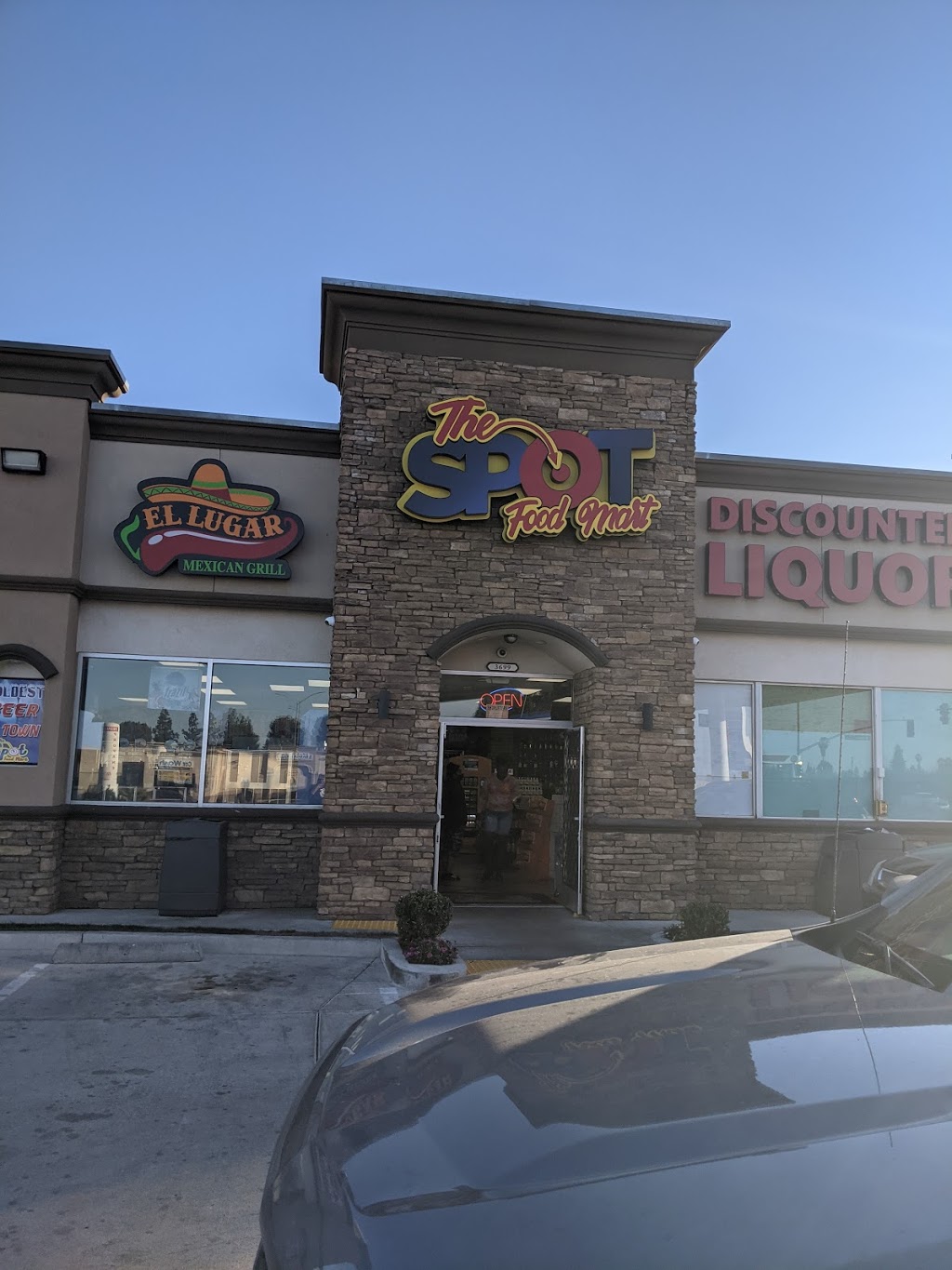The Spot Food Mart | restaurant | 3699 Wilson Rd, Bakersfield, CA 93309, USA | 6615648140 OR +1 661-564-8140