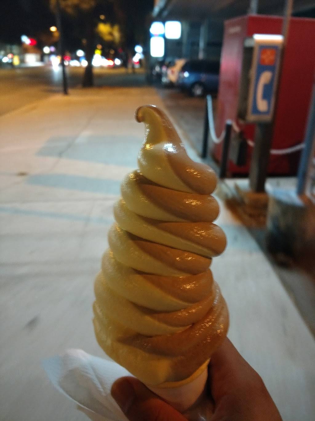 Fosters Freeze | restaurant | 201 S Glenoaks Blvd, Burbank, CA 91502, USA | 8188465906 OR +1 818-846-5906