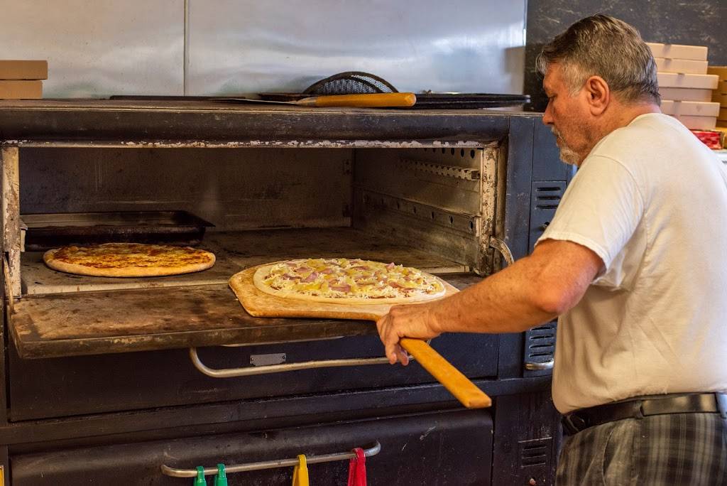 Pinas Pizza | meal delivery | Pine Lake Shopping Center, 12041 SW 117th Ave, Miami, FL 33176, USA | 3052543333 OR +1 305-254-3333