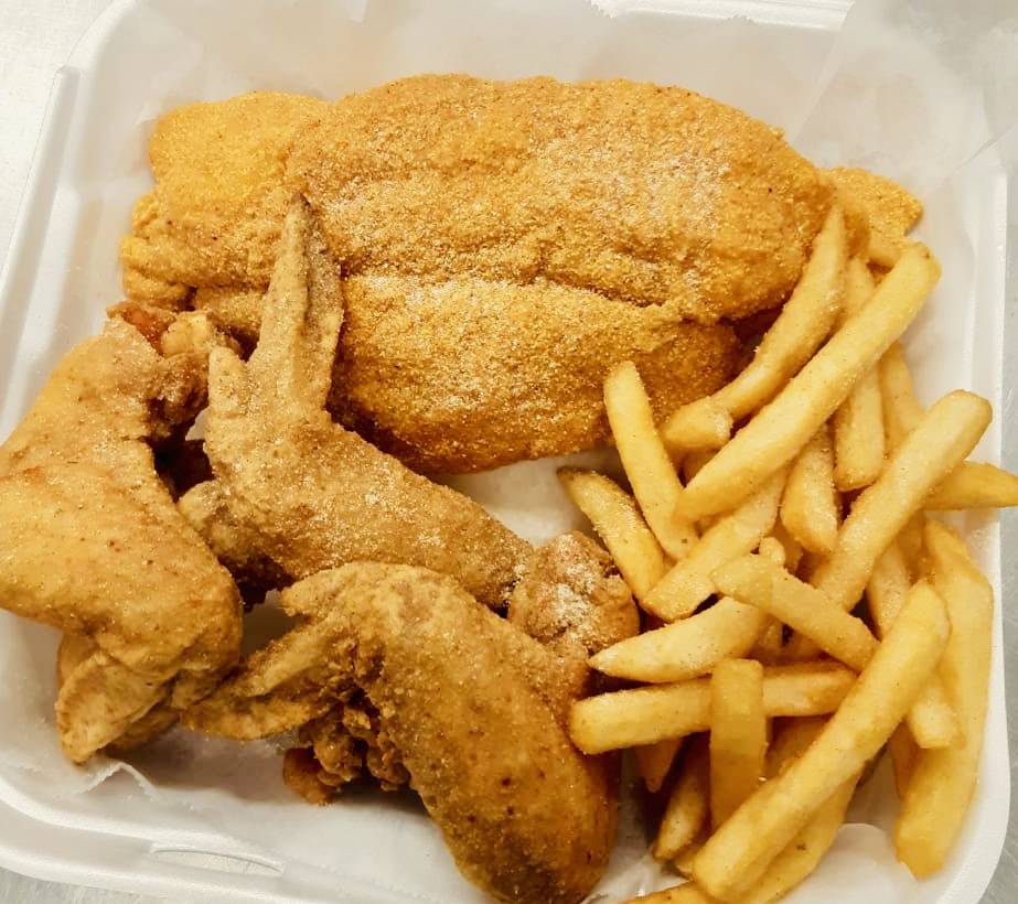 Wings Fly | restaurant | 1945 E 79th St, Chicago, IL 60649, USA | 7733594244 OR +1 773-359-4244