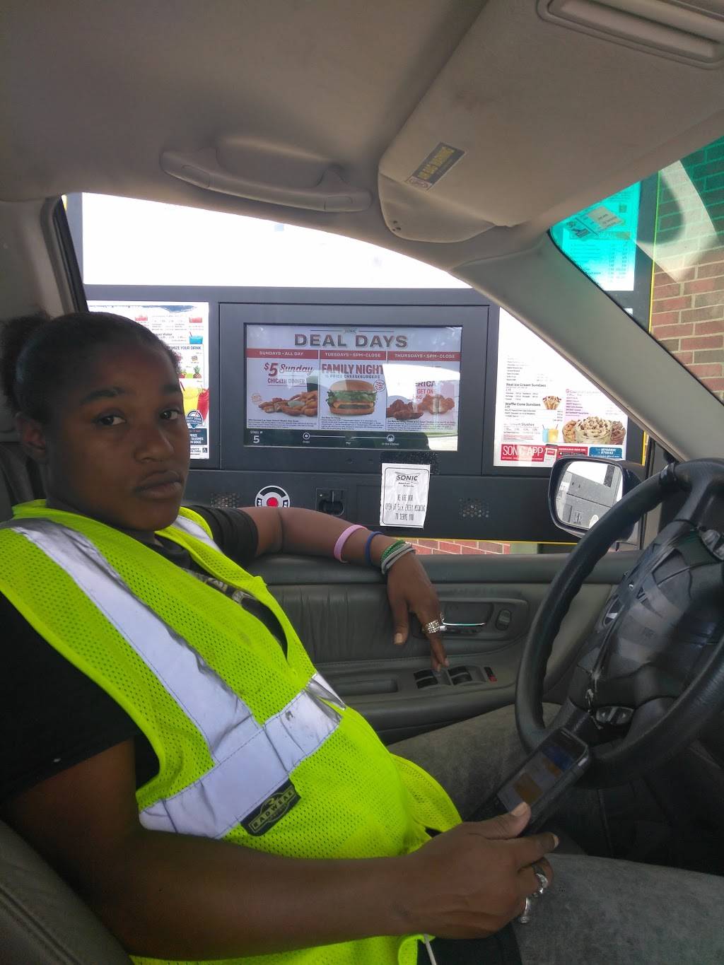 Sonic Drive-In | restaurant | 13211 Raceway Dr, Northlake, TX 76262, USA | 6828311115 OR +1 682-831-1115