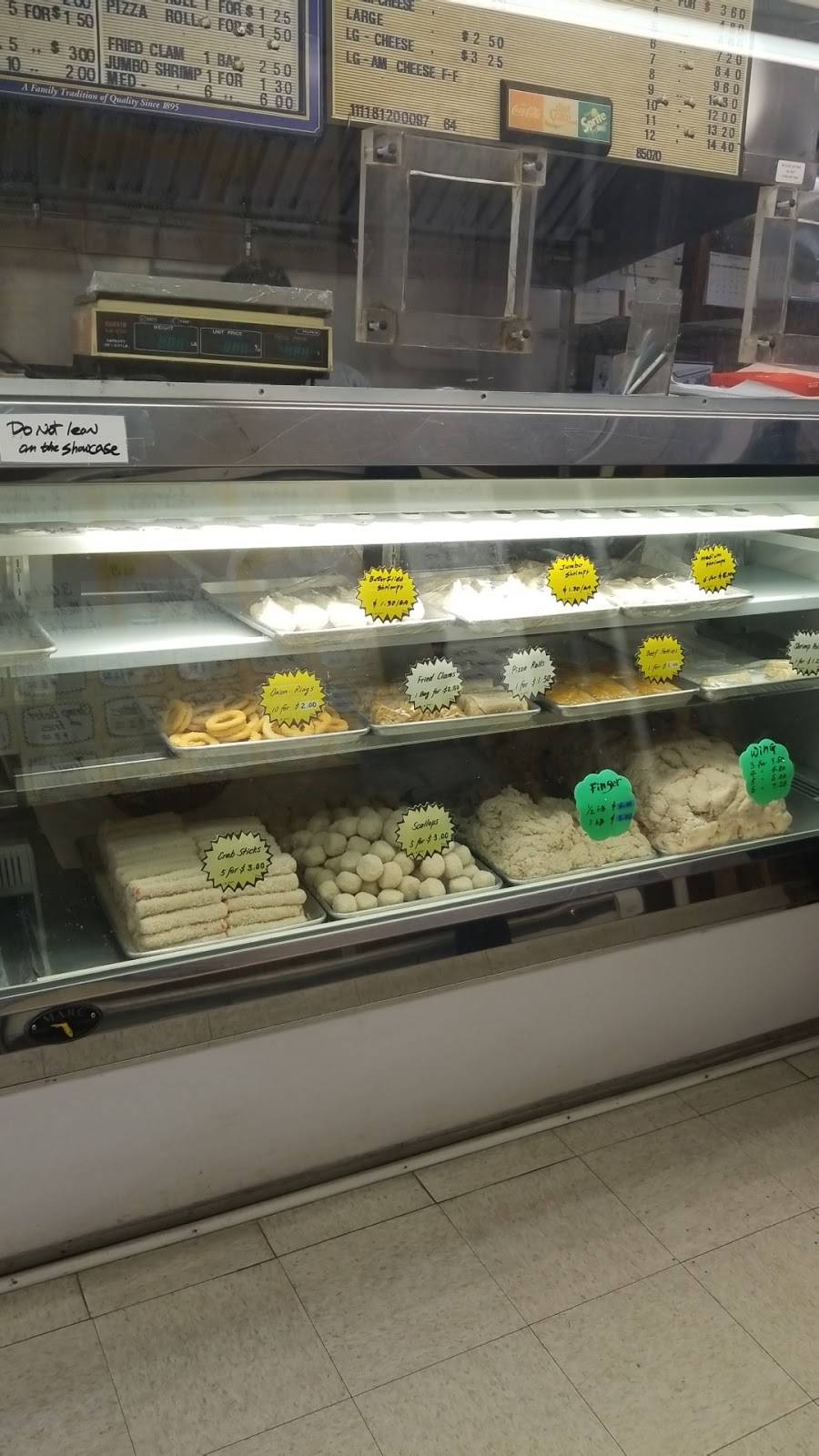 Showells Seafood | restaurant | 627 Welsh St, Chester, PA 19013, USA | 6108724996 OR +1 610-872-4996