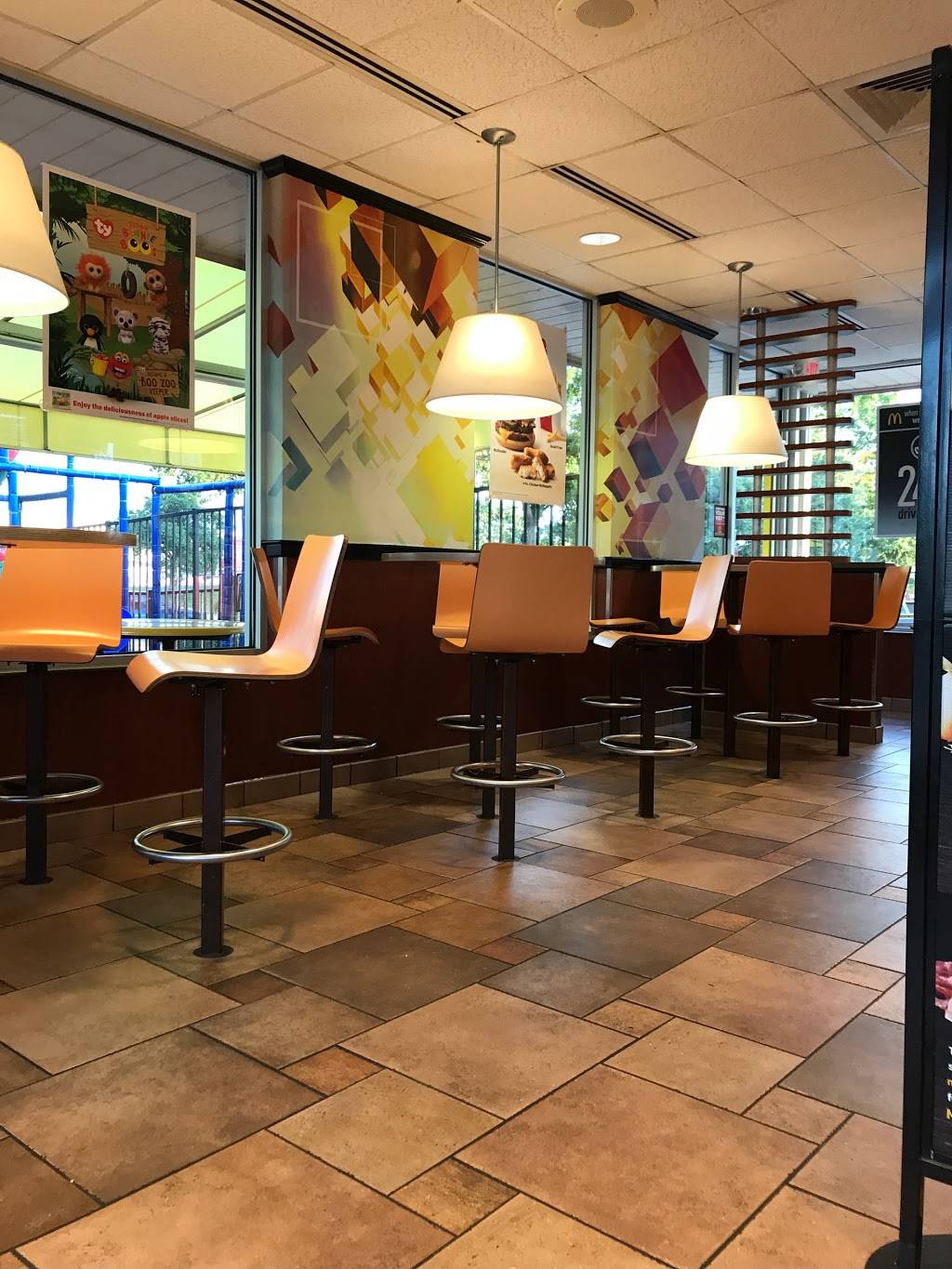 McDonalds | restaurant | 3205 S Garland Ave, Garland, TX 75041, USA | 9722718016 OR +1 972-271-8016