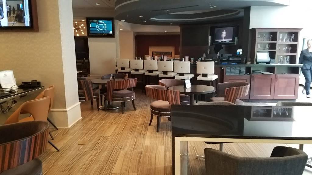 Parkway Grill | restaurant | 2 Parkway N, Deerfield, IL 60015, USA | 8474059666 OR +1 847-405-9666