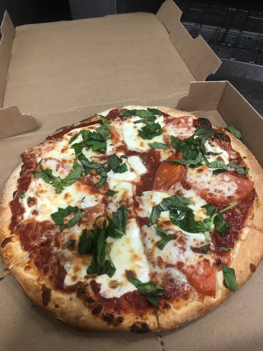 Luckys Pizza and Subhouse | restaurant | 9610, 815 Ocean Trail, Corolla, NC 27927, USA | 2525973222 OR +1 252-597-3222