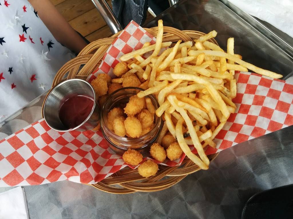 La Monnaguette | restaurant | 1225 Chemin Royal, Saint-Pierre, QC G0A 4E0, Canada | 4188282525 OR +1 418-828-2525