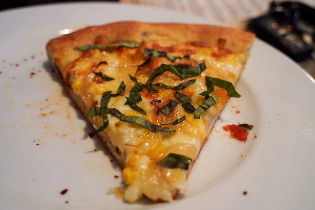 Crushed Pizzeria | restaurant | 1607 W Montrose Ave, Chicago, IL 60613, USA | 7733279200 OR +1 773-327-9200