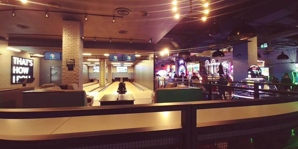 The Rec Room | restaurant | 100 City Centre Dr #1-705, Mississauga, ON L5B 2C9, Canada | 2893410611 OR +1 289-341-0611