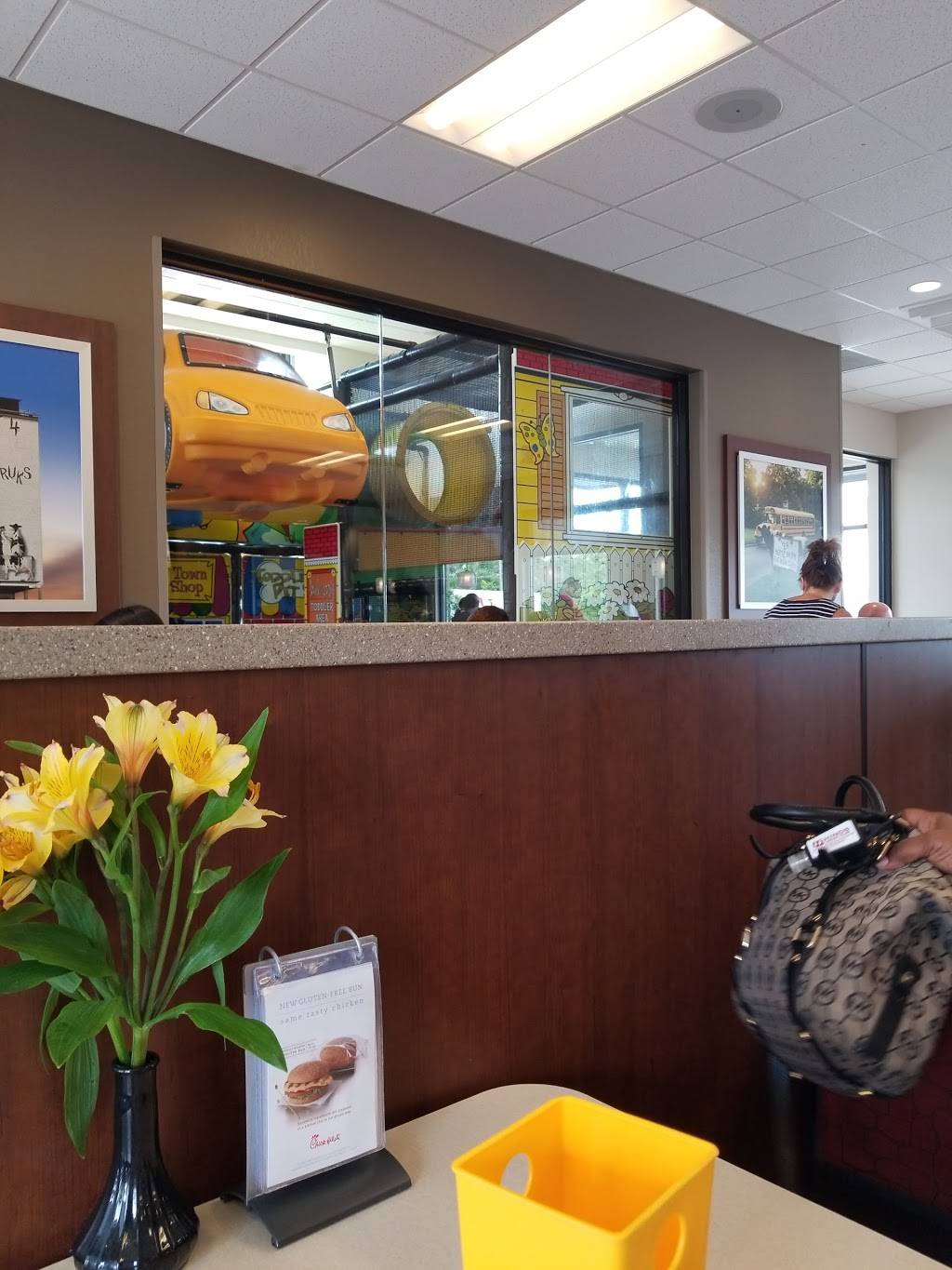 Chick-fil-A | restaurant | 5001 Shelbyville Rd, Louisville, KY 40207, USA | 5028949749 OR +1 502-894-9749