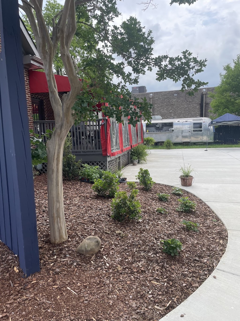 Hound and Harvest | restaurant | 2358 Whitesburg Dr, Huntsville, AL 35801, USA | 2565137473 OR +1 256-513-7473